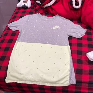 Nike mens T-shirt size medium.
